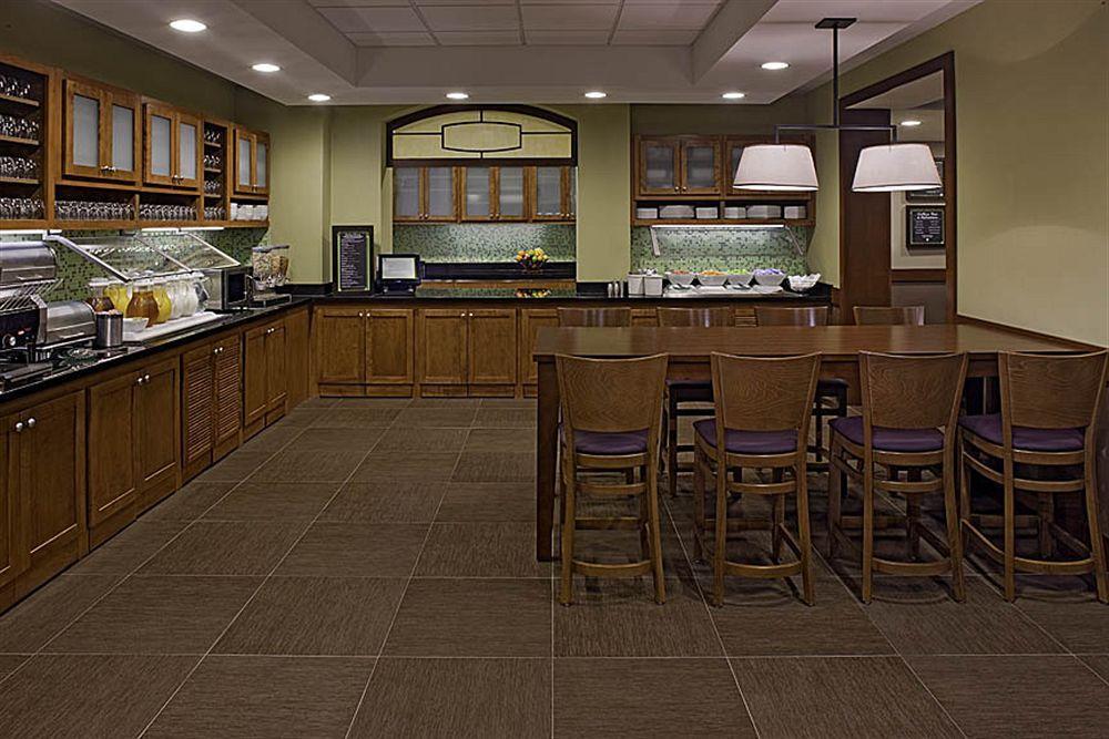 Hyatt Place Cincinnati Blue Ash Restaurant photo