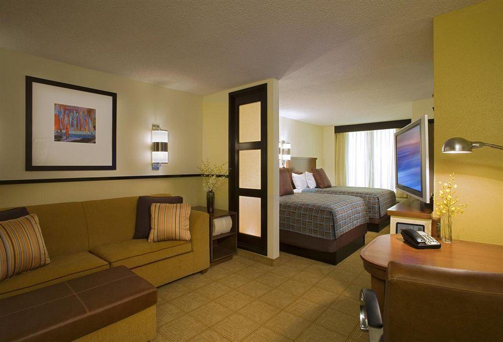 Hyatt Place Cincinnati Blue Ash Room photo