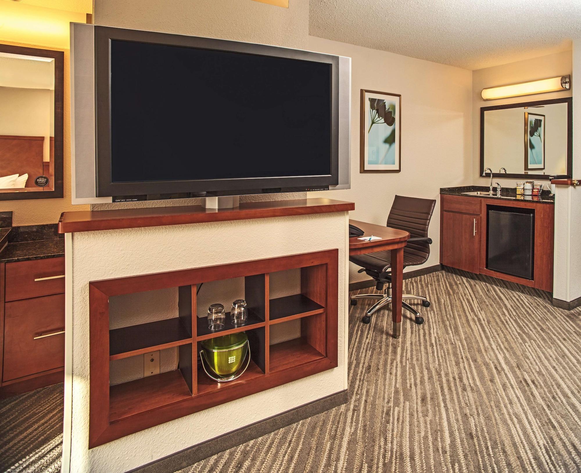 Hyatt Place Cincinnati Blue Ash Exterior photo