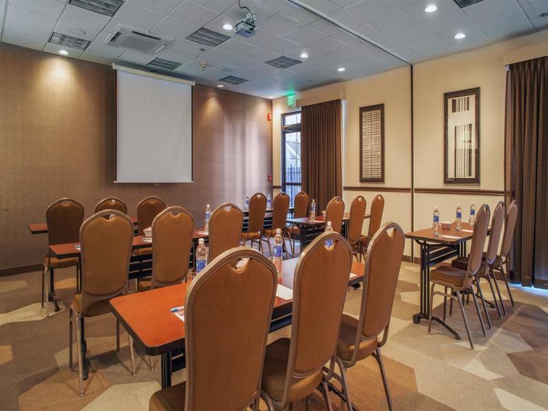 Hyatt Place Cincinnati Blue Ash Exterior photo